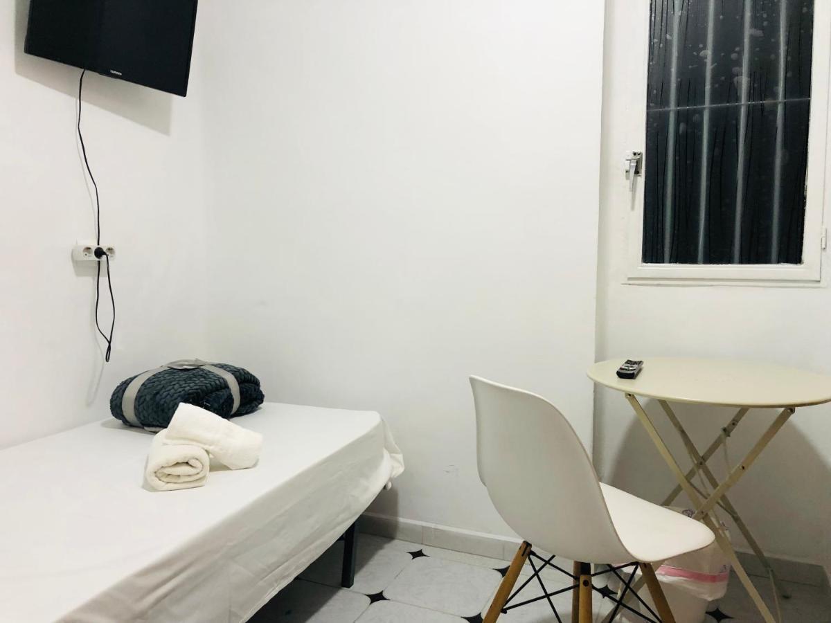Spanish C. 말라가 외부 사진